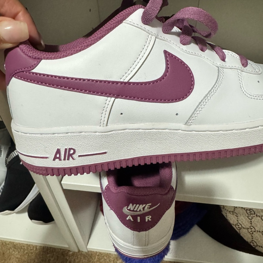 Nike Kids White and Purple Sneakers NWOT Size 7Y